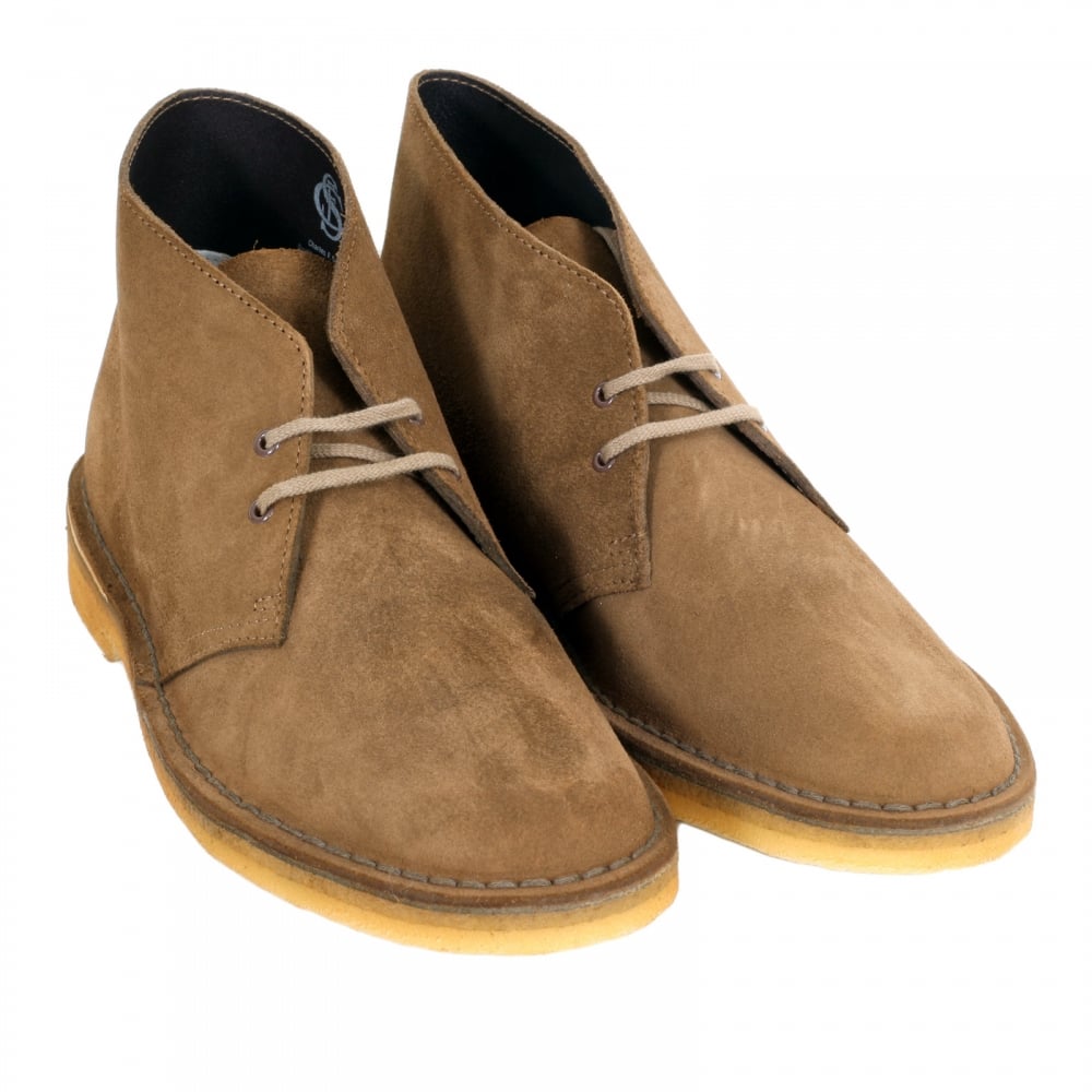 Mens 1950s Cola Suede Desert Boots 26109086 with Crepe Beige Sole CLAR6366